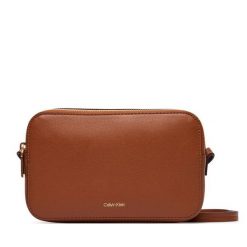 Torebka Calvin Klein. Brązowe listonoszki Calvin Klein, bez wzorów, bez dodatków. Za 409.99 zł.