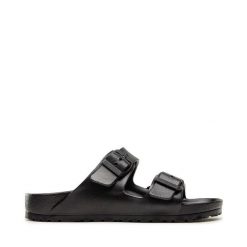 Klapki Birkenstock. Czarne klapki Birkenstock, bez wzorów, bez obcasa, bez zapięcia. Za 249.99 zł.