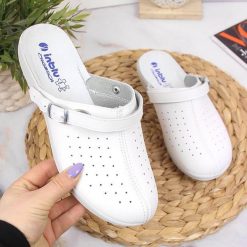 Inblu Klapki damskie sanitarne zabudowane białe Inblu 36. Białe klapki Inblu, bez wzorów, bez obcasa, bez zapięcia. Za 79.99 zł.