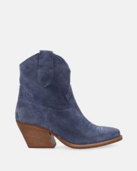 NIEBIESKIE KOWBOJKI Z HAFTEM 153-70 RIC C JEA. Niebieskie botki Venezia, bez wzorów, ze skóry, bez obcasa, bez zapięcia. Za 539.00 zł.