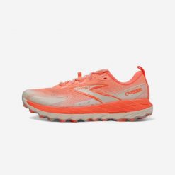 Buty do biegania w terenie damskie Brooks Cascadia 18. Brązowe buty do biegania Brooks, bez wzorów, z materiału, bez zapięcia, do biegania. Za 629.99 zł.