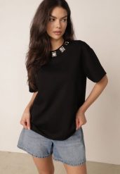 Czarny Bawełniany T-shirt Oversize z Biżuteryjnymi Aplikacjami przy Dekolcie Tesana. Czarne t-shirty Born2be, uniwersalny, z aplikacjami, z bawełny, biznesowe, bez kołnierzyka, bez ramiączek. Za 69.99 zł.