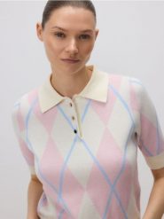 Sweter z kołnierzykiem - pastelowy róż. Czerwone swetry Reserved, l, bez wzorów, z dzianiny, klasyczne, bez ramiączek. Za 99.99 zł.