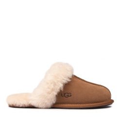 Kapcie Ugg. Brązowe kapcie UGG, bez wzorów. Za 419.99 zł.