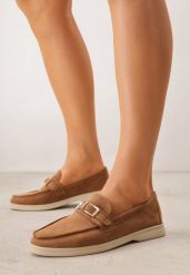Jasnobrązowe Mokasyny Ozdobione Metaliczną Klamrą Murielori. Brązowe mokasyny Renee, bez wzorów, z jeansu. Za 109.99 zł.