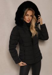 Czarna Taliowana Kurtka Pikowana z Odpinanym Kapturem z Futrem Mocno Ocieplana Lizzitte. Czarne kurtki Renee, l, bez wzorów, z futra, eleganckie. W wyprzedaży za 164.99 zł.