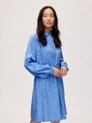 Selected Femme Sukienka koszulowa Blue 16088066 Niebieski Regular Fit. Niebieskie sukienki Selected Femme, bez wzorów, z wiskozy, bez kołnierzyka, bez ramiączek, koszulowe. Za 319.99 zł.