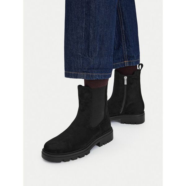 Botki JENNY. Czarne botki Jenny, bez wzorów, bez obcasa, na płaskiej podeszwie, bez zapięcia. Za 169.99 zł.