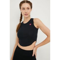 DC top damski kolor czarny. Czarne topy DC, l, z aplikacjami, bez kołnierzyka, bez ramiączek. W wyprzedaży za 55.99 zł.