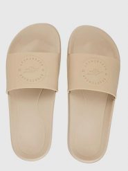 Klapki damskie 4F 4FRSS26FSLIF061. Brązowe klapki 4f, bez wzorów, z gumy, wakacyjne, bez obcasa, bez zapięcia. Za 59.99 zł.