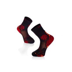 Skarpety kompresyjne do biegania Antracyt. Czarne skarpetki TRY TO FLY, bez wzorów. W wyprzedaży za 67.34 zł.