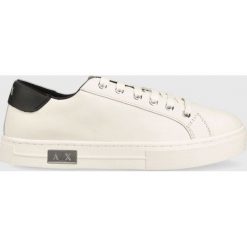 Armani Exchange sneakersy skórzane kolor biały. Białe buty sportowe lifestyle Armani Exchange, bez wzorów, z gumy, sportowe, z okrągłym noskiem, bez zapięcia. Za 669.99 zł.