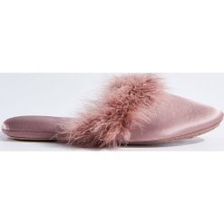 Miękkie klapki z puszkiem - Różowy. Klapki marki NABAIJI. W wyprzedaży za 39.99 zł.