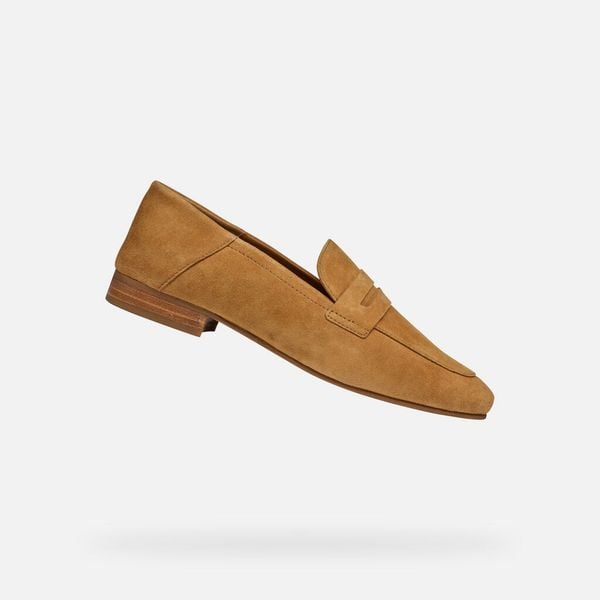 Damskie mokasyny Geox Mantinea A. Brązowe mokasyny Geox, bez wzorów, z materiału. Za 364.90 zł.