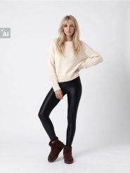Sweter chunky z warkoczowym splotem na rękawach - kremowy. Białe swetry Sinsay, l, bez wzorów, ze splotem, bez ramiączek. Za 49.99 zł.