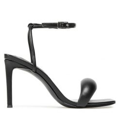 Sandały Steve Madden. Czarne sandały Steve Madden, bez wzorów, bez obcasa, na szpilce, bez zapięcia. Za 349.99 zł.