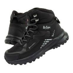 Buty Lee Cooper W LCJ-24-01-2987L czarne. Czarne buty treningowe na zimę, bez wzorów, z materiału, przed kolano, bez zapięcia, trekkingowe. Za 290.53 zł.