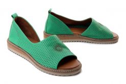 ARTIKER RELAKS 52C0808 zielony, sandały damskie. Zielone sandały Artiker Relaks, w ażurowe wzory, ze skóry, bez obcasa, na obcasie, bez zapięcia. Za 234.90 zł.