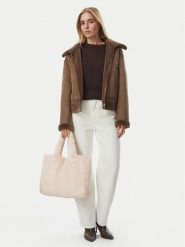 Guess Torebka W6BZ14 W4361 Kremowy. Białe torebki klasyczne Guess, z aplikacjami, bez dodatków. Za 394.99 zł.