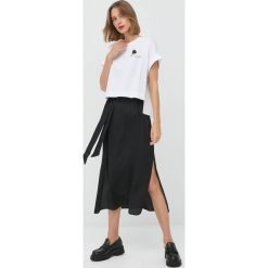 Twinset sukienka kolor czarny maxi prosta. Czarne sukienki Twinset, na co dzień, z aplikacjami, bez kołnierzyka, bez ramiączek, maxi, proste. Za 699.99 zł.