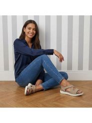 Freyling Sandały w kolorze szarobrązowym rozmiar: 37. Brązowe sandały Freyling, bez wzorów, klasyczne, z otwartym noskiem, bez obcasa, bez zapięcia. Za 86.99 zł.