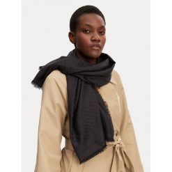 Chusta BOSS. Czarne chusty Boss, bez wzorów. Za 479.99 zł.