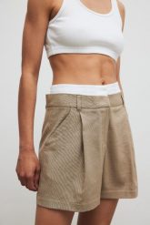 Eleganckie szorty z lnem w kolorze TAUPE - ORIO-XS. Białe szorty Marsala, bez wzorów, z bawełny, eleganckie. Za 319.90 zł.