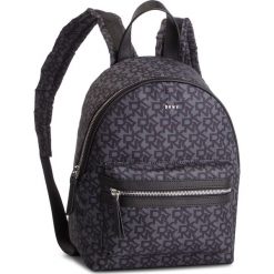 Plecak DKNY - R84KF592 Bk Logo-Bk XLB. Czarne plecaki DKNY, bez wzorów, z materiału, bez dodatków. W wyprzedaży za 389.00 zł.