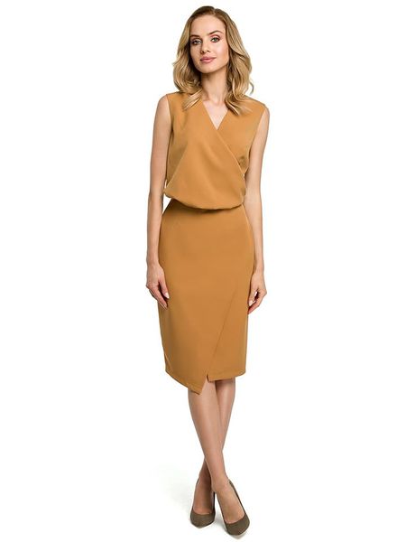 Made of emotion Sukienka w kolorze jasnobrązowym rozmiar: L. Brązowe sukienki Made Of Emotion, l, bez wzorów, bez kołnierzyka, bez ramiączek, midi, kopertowe. Za 74.28 zł.