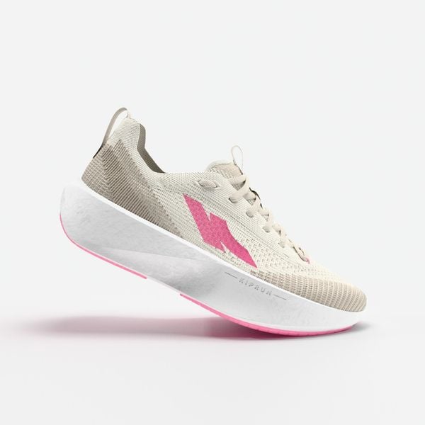Buty do biegania damskie Kiprun Kipnext. Brązowe buty do biegania KIPRUN, bez wzorów, z materiału, bez zapięcia, do biegania. Za 399.99 zł.