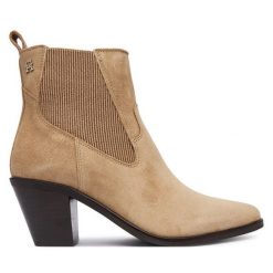 Botki Tommy Hilfiger. Brązowe botki Tommy Hilfiger, bez wzorów, bez obcasa, na słupku, bez zapięcia. Za 699.99 zł.