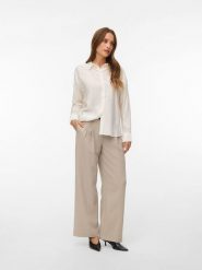 Vero Moda Koszula w kolorze kremowym rozmiar: M. Brązowe koszule Vero Moda, m, bez wzorów, bez kołnierzyka, bez ramiączek. Za 70.24 zł.