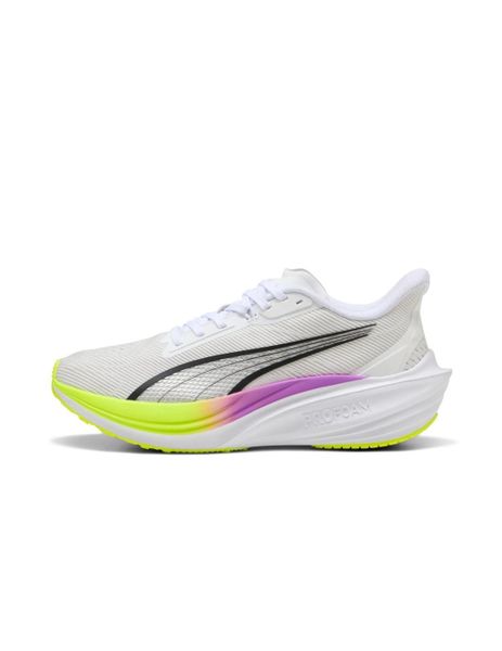 Buty biegowe PUMA Darter Pro białe. Białe buty do biegania Puma, bez wzorów, z gumy, bez zapięcia, do biegania. Za 402.90 zł.