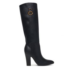 Kozaki Guess. Czarne kozaki Guess, z aplikacjami, bez obcasa, na słupku, bez zapięcia. Za 824.99 zł.