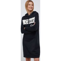 Calvin Klein Jeans sukienka kolor czarny mini prosta. Czarne sukienki Calvin Klein Jeans, na co dzień, l, bez wzorów, z jeansu, bez kołnierzyka, bez ramiączek, mini, proste. Za 579.99 zł.