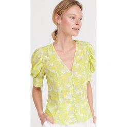 Bluzka w stylu retro - Żółty. Żółte bluzki Reserved, bez wzorów, retro, bez kołnierzyka, bez ramiączek. W wyprzedaży za 49.99 zł.