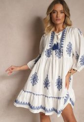 Biała Sukienka z Wiskozą w Stylu Boho o Rozkloszowanym Kroju z Haftem Miredia. Białe sukienki Renee, na co dzień, l, bez wzorów, z bawełny, boho, bez kołnierzyka, bez ramiączek, mini, kopertowe. W wyprzedaży za 119.99 zł.