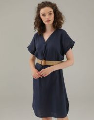 Granatowa sukienka mini. Sukienki Unisono, na co dzień, l, bez wzorów, z materiału, bez kołnierzyka, bez ramiączek, mini, proste. Za 169.00 zł.