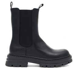 Sztyblety JENNY. Czarne botki Jenny, bez wzorów, bez obcasa, na płaskiej podeszwie, bez zapięcia. Za 159.99 zł.