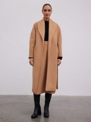BGN Płaszcz przejściowy w kolorze beżowym rozmiar: 40. Brązowe płaszcze BGN, bez wzorów, z wełny, bez kaptura. Za 332.24 zł.