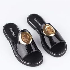 Czarne klapki damskie M.Daszyński 2266-5. Czarne klapki M.Daszyński, bez wzorów, ze skóry, eleganckie, bez obcasa, bez zapięcia. Za 129.00 zł.