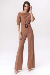 Karmelowy Elegancki Kombinezon z Szerokim Dekoltem. Brązowe kombinezony Nife, s, bez wzorów, z elastanu, eleganckie, bez kołnierzyka, bez ramiączek. Za 243.90 zł.