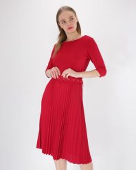 Elegancka sukienka midi. Czerwone sukienki Unisono, l, bez wzorów, z tkaniny, eleganckie, bez kołnierzyka, bez ramiączek, midi. Za 269.00 zł.