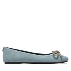 Półbuty Steve Madden. Niebieskie półbuty wsuwane Steve Madden, bez wzorów, bez obcasa, na płaskiej podeszwie. Za 299.99 zł.