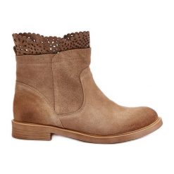 Lewski Shoes Niskie Botki Damskie Na Płaskim Obcasie Zamszowe Lewski 3624 Beżowe beżowy. Brązowe botki w ażurowe wzory, z zamszu, bez obcasa, na płaskiej podeszwie, bez zapięcia. Za 529.20 zł.