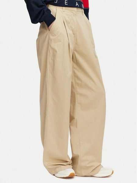 Tommy Jeans Spodnie materiałowe DW0DW21698 Beżowy Regular Fit. Brązowe spodnie materiałowe Tommy Jeans, bez wzorów, z bawełny. Za 369.99 zł.