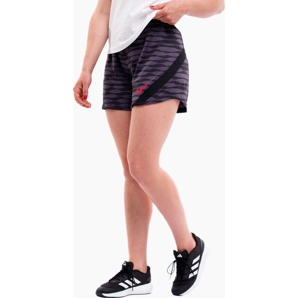Spodenki sportowe damskie Nike Dri-FIT Strike. Fioletowe szorty sportowe Nike, bez wzorów, dri-fit (nike). Za 107.00 zł.