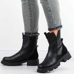 Czarne wysokie botki damskie Potocki 96302. Czarne botki POTOCKI, bez wzorów, z polaru, eleganckie, z okrągłym noskiem, bez obcasa, bez zapięcia. W wyprzedaży za 167.30 zł.