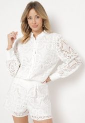 Biała Koszula Koronkowa w Ażurowe Wzory Saoime. Białe koszule Born2be, m, w ażurowe wzory, z koronki, bez kołnierzyka, bez ramiączek. Za 169.99 zł.