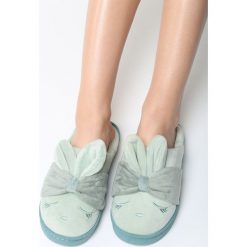 Miętowe Kapcie My Hometown. Kapcie marki Cropp. Za 49.99 zł.